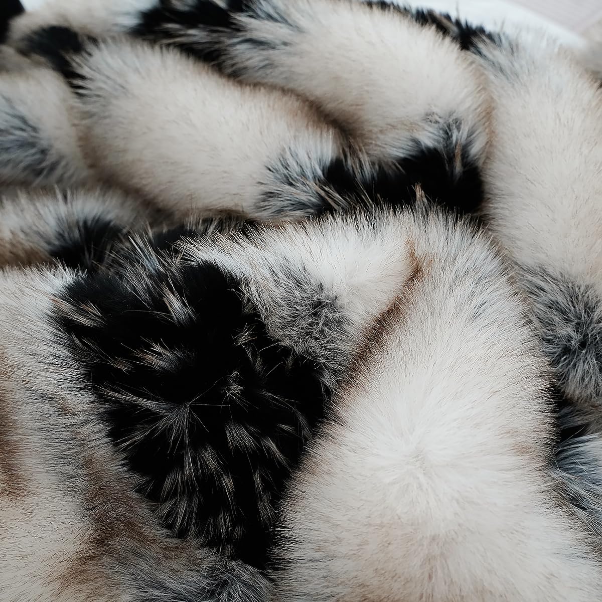 Faux Fur Throw Blanket, Super Soft and Cozy Plush for Bed and Couch