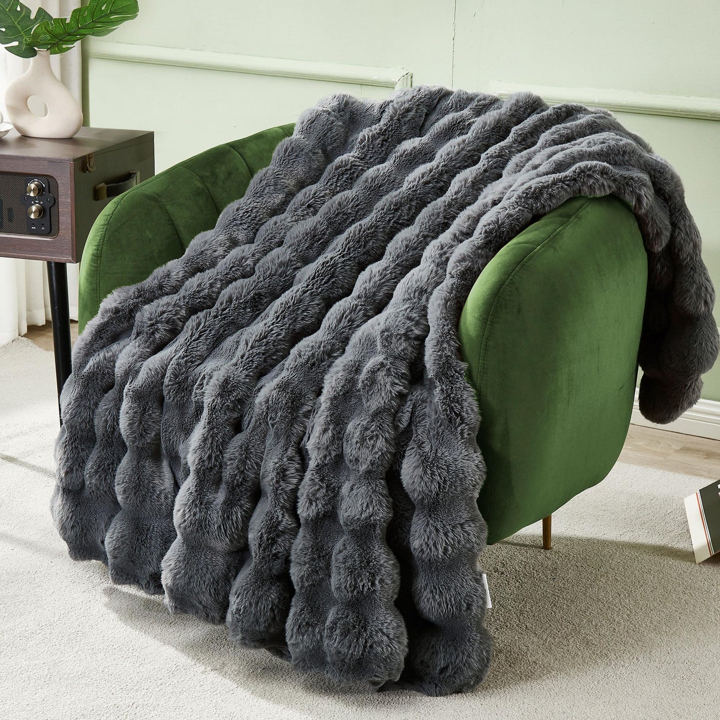 Soft Thick Fuzzy Faux Rabbit Fur Throw Blanket for Couch Sofa